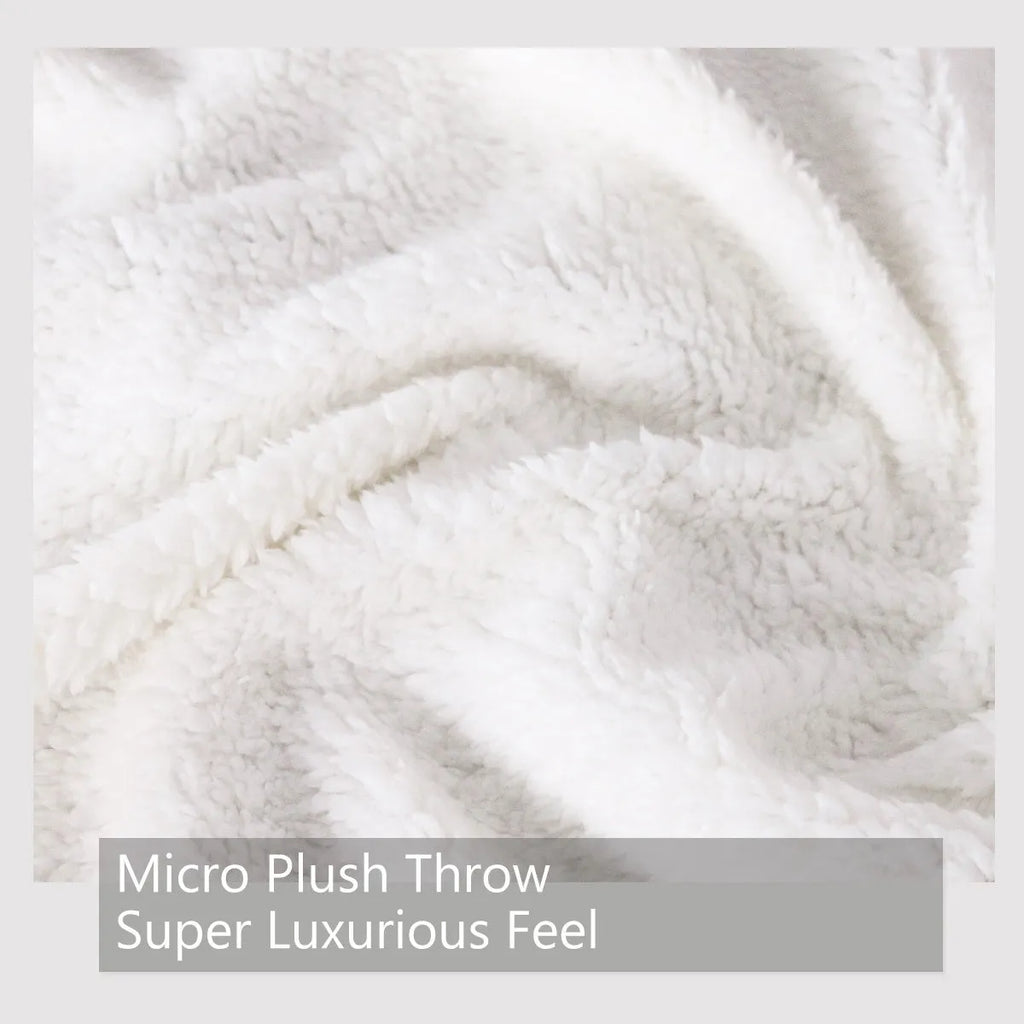 White pet themed lamb wool blanket with red heart and horse design, available in 130x150cm and 150x200cm.