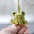 Handmade woven frog pendant for cars in plush material with green cartoon design