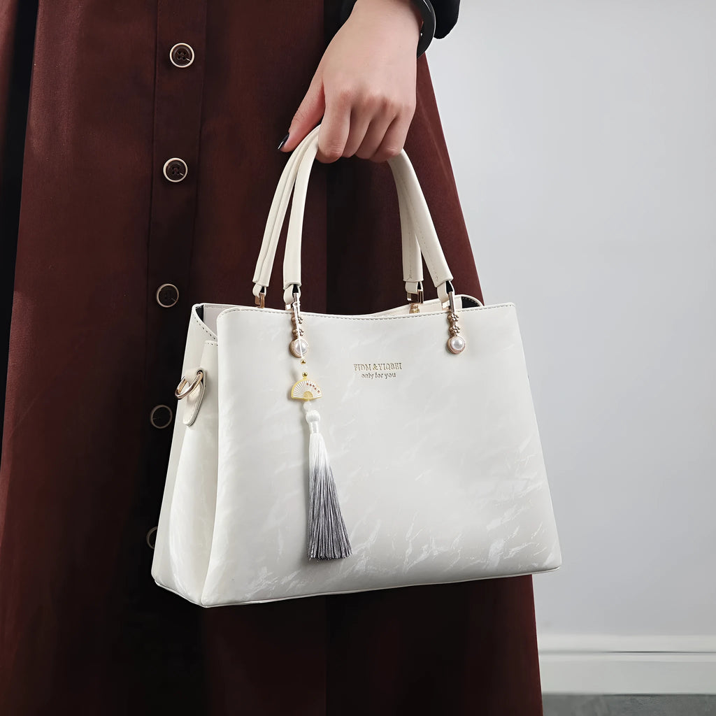 Women's urban simplicity shoulder bag in horizontal square shape with slit pocket, available in black, red, green, or beige