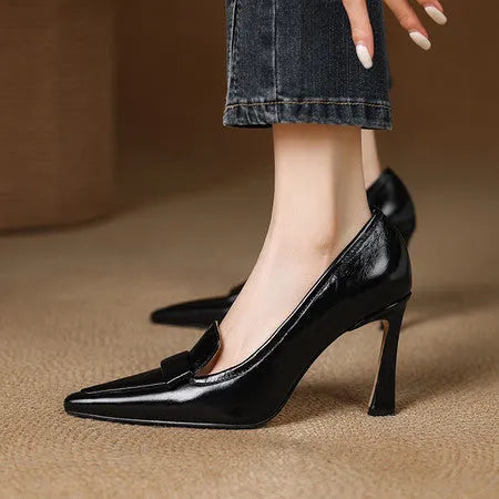 Women's pointed-toe leather stiletto heels in black with 7cm heel