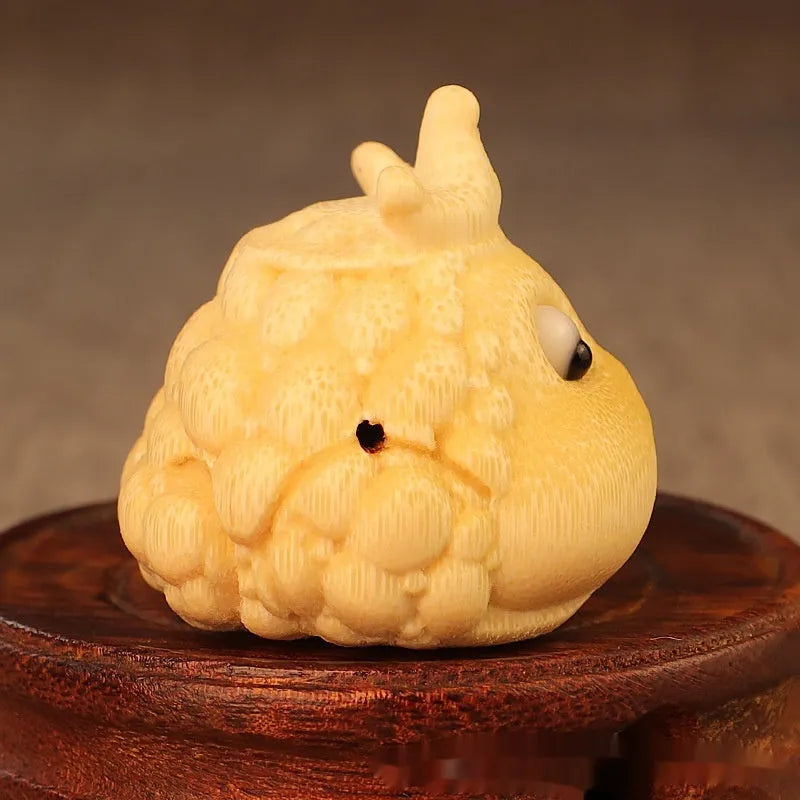 Solid bamboo Crown Princess Toad carving ornament with traditional Chinese design