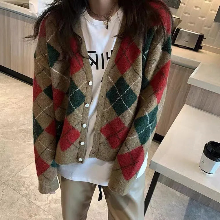 A casual knitted acrylic cardigan coat in a macaron colour, shown in a regular fit with regular sleeves.