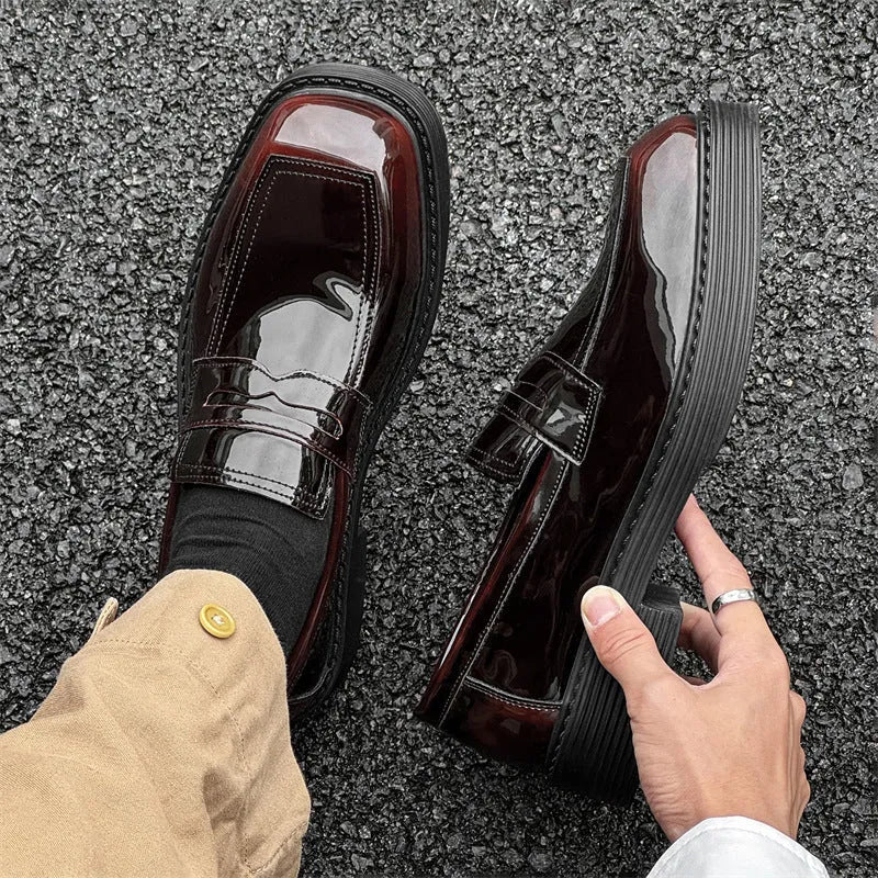 Men's square toe casual leather shoes in solid colour with thick rubber sole and sewing thread detail