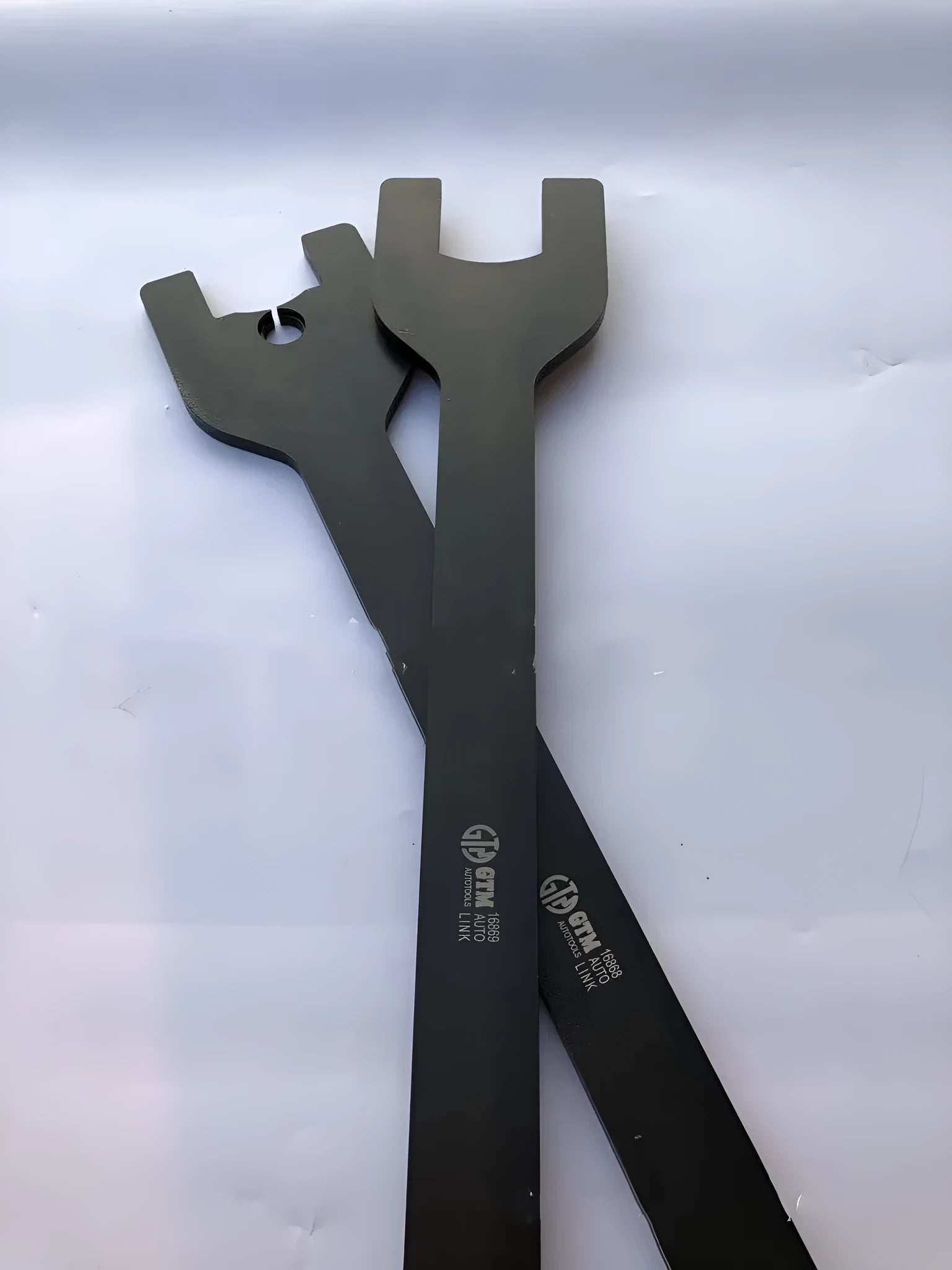 Land Rover fan support wrench and 40mm coupler wrench set in alloy steel.