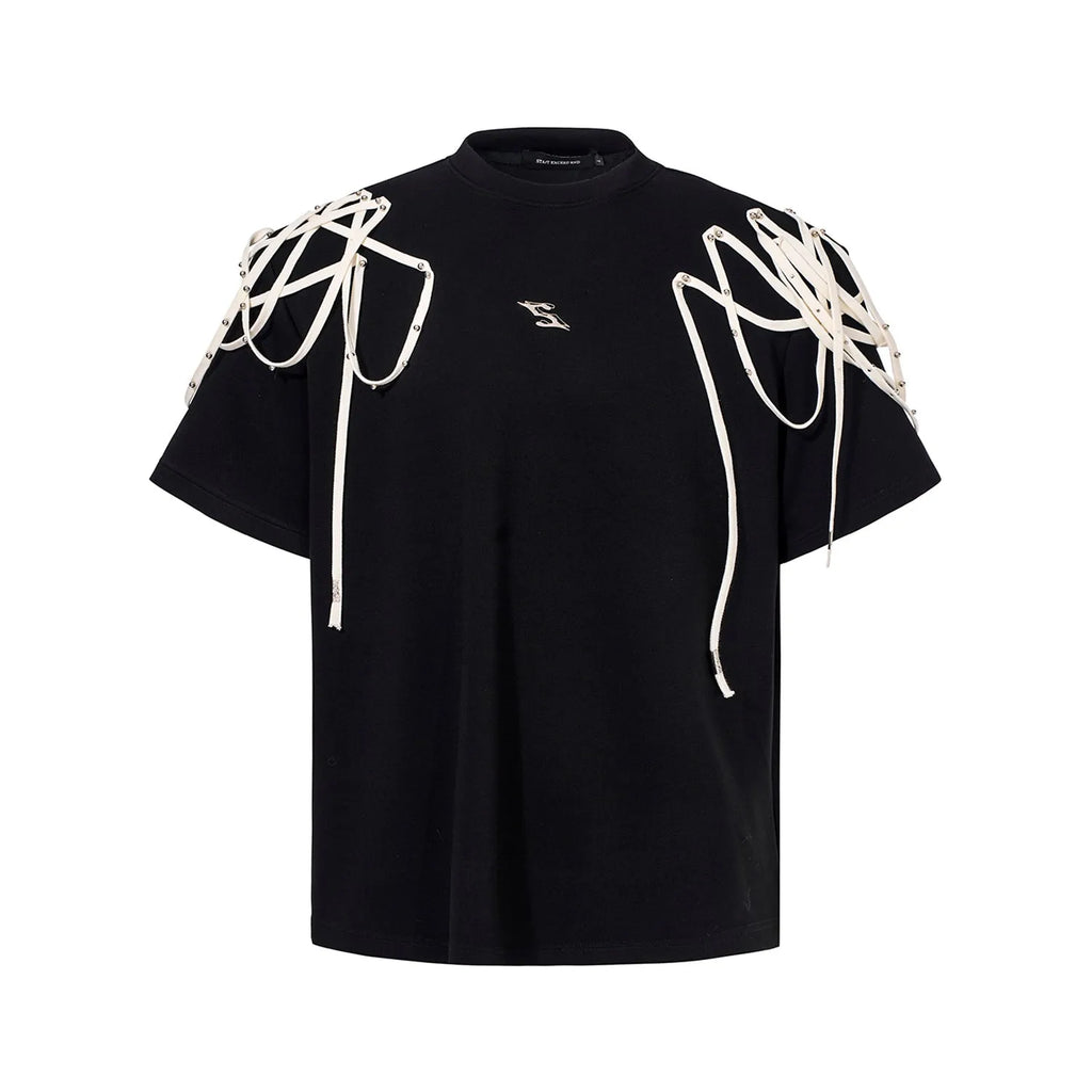 Black short-sleeved t-shirt with rivet ribbon padded shoulders and round neck collar