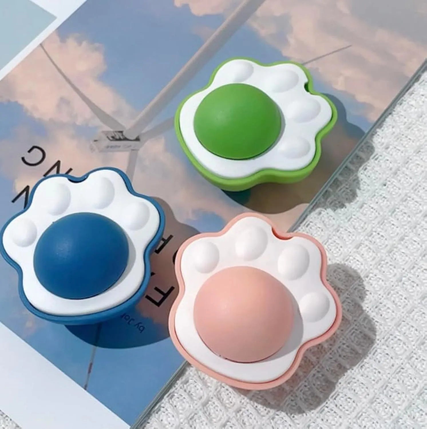 Three coloured catnip balls with edible vine surface for dental cleaning, 45mm diameter