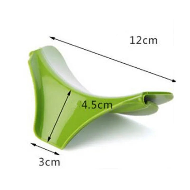 Green silicone kitchen funnel with 12cm diameter curved design for round pots
