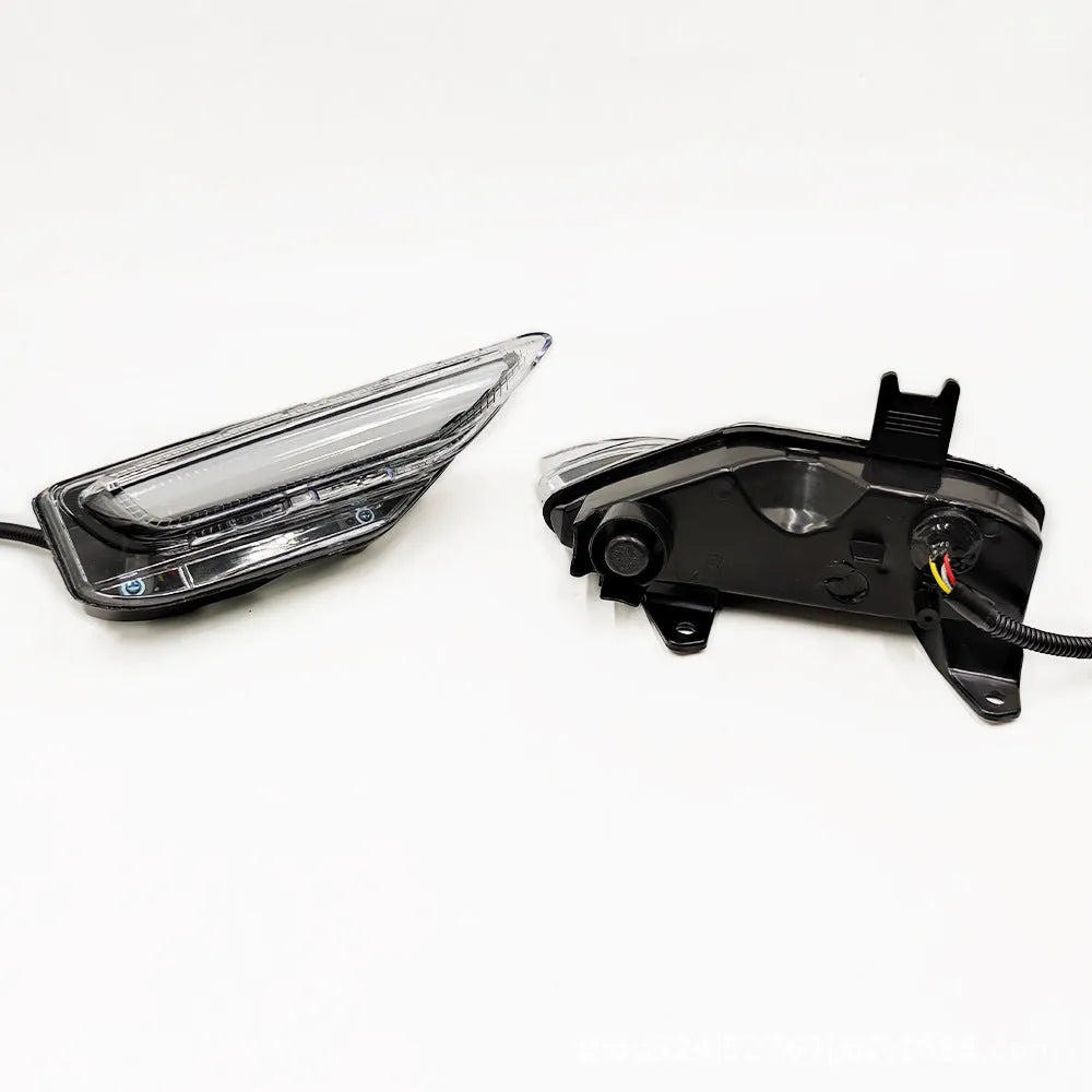 Infiniti Q50 Q70 front bumper LED turn signal and daytime running lamp assembly
