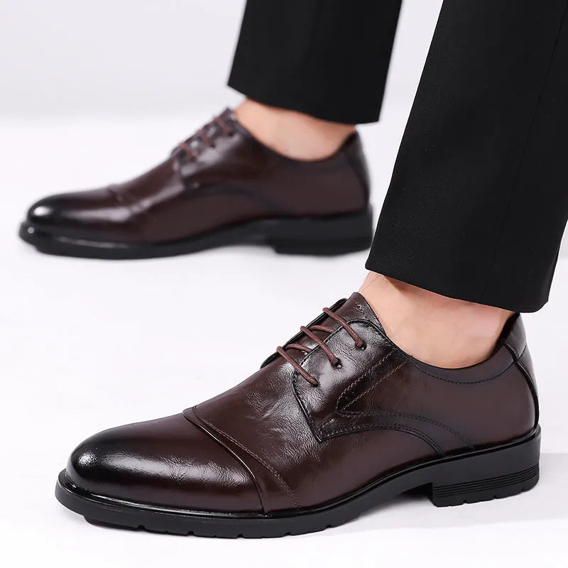 Men's business formal leather shoes in black with cow split leather upper, pointed toe, and tassel detail