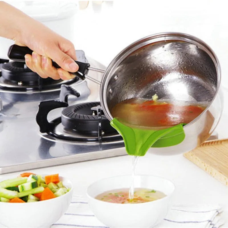 Green silicone kitchen funnel with 12cm diameter curved design for round pots