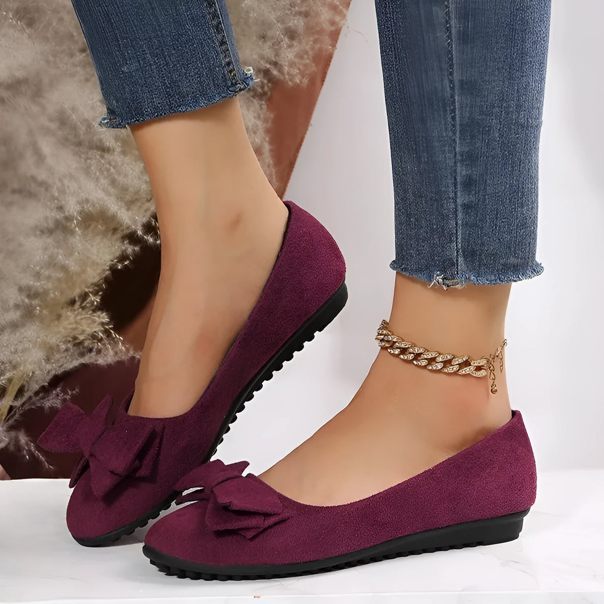 Women's bowknot flats with round toe, flat heel, low upper and rubber sole in black, green or red