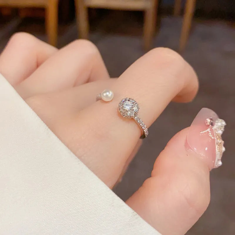 Adjustable open-end ring with round zircon pearl and thick gold plating in geometric design