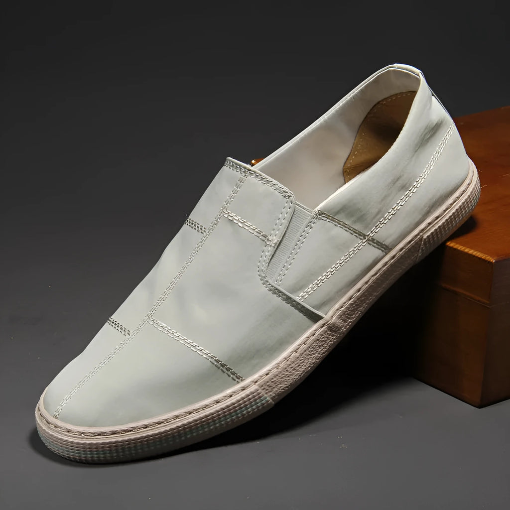 Men's low-top slip-on canvas shoes in khaki colour with round toe and vulcanised rubber sole.