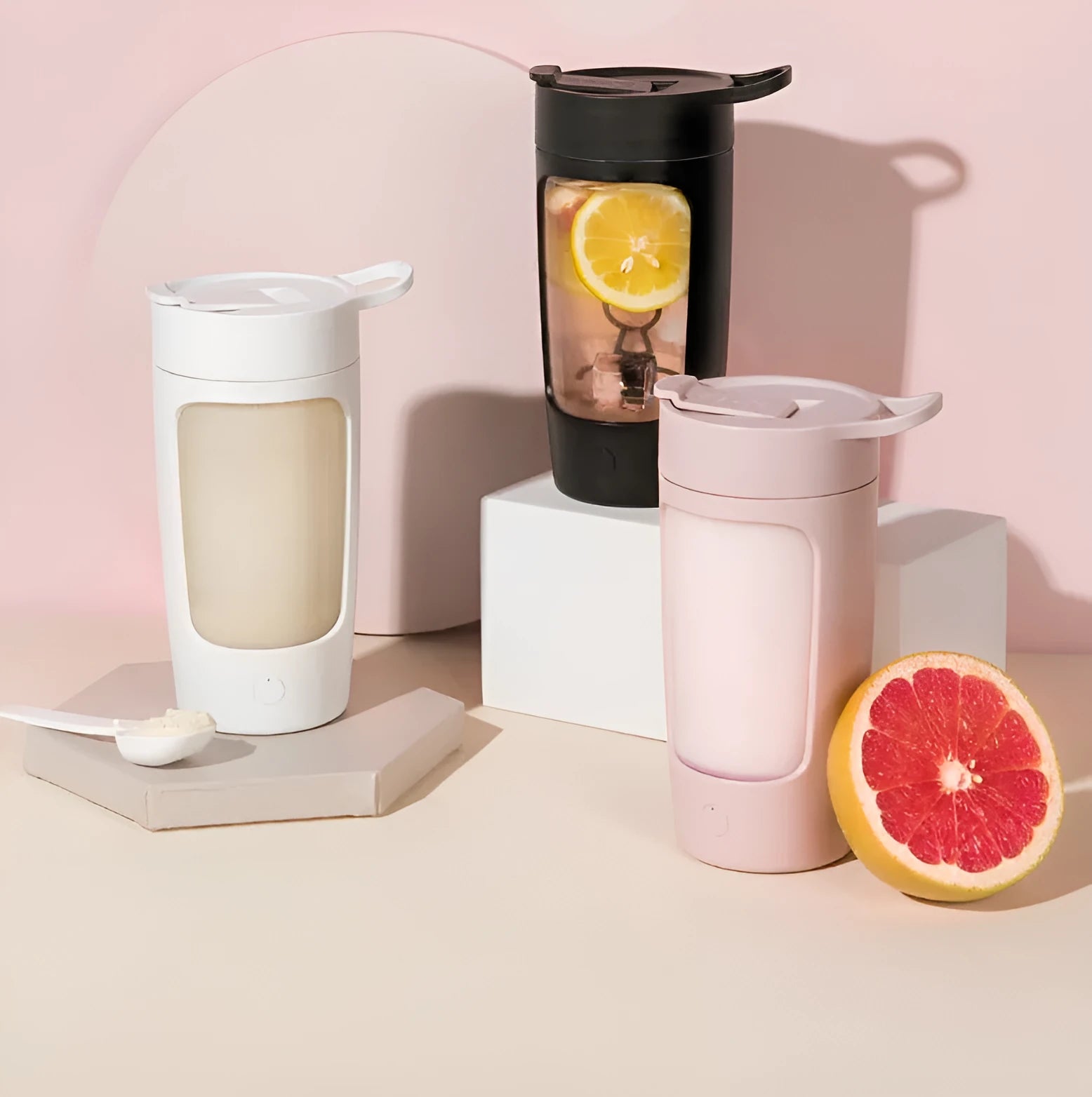 Portable blender with 650ml cup in choice of four colours: black, blue, pink or white