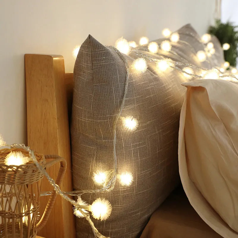Battery-operated Christmas curtain garland string light with transparent wire, plastic stars and fur balls for window decoration