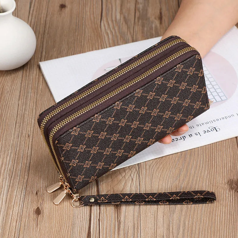 Long wallet clutch in PU leather with retro print design and zipper closure