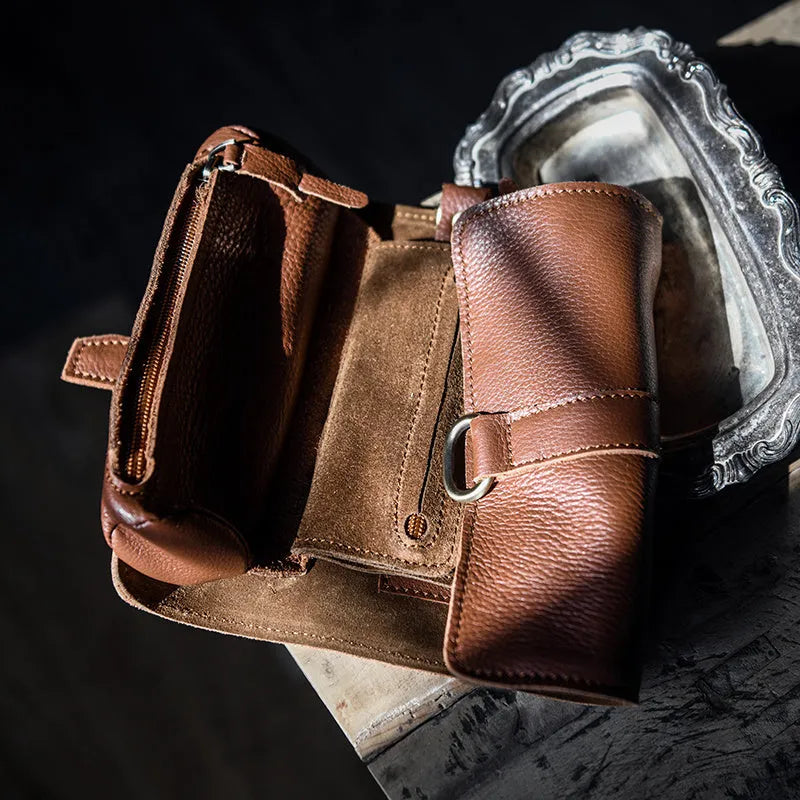Handmade cow leather vintage wallet showing tape extraction closure and 20x10x4cm dimensions