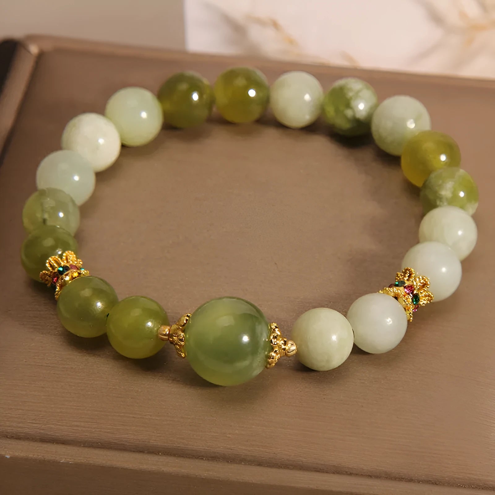 Xiuyan jade green women's bracelet with original design in Mori style