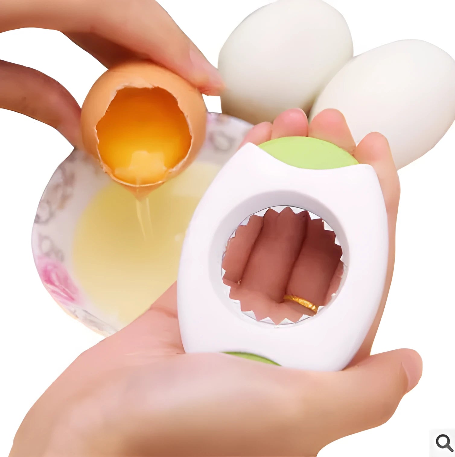 Manual kitchen egg opener with stainless steel cutting edge in green colour, dimensions 8.3 by 5.7 by 1.8 cm