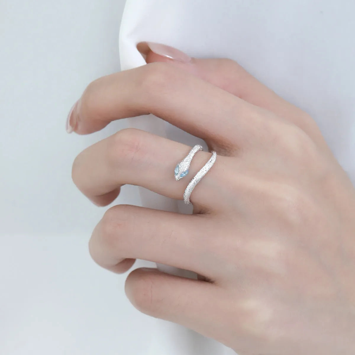 Women's adjustable snake ring in silver with platinum colour electroplated finish