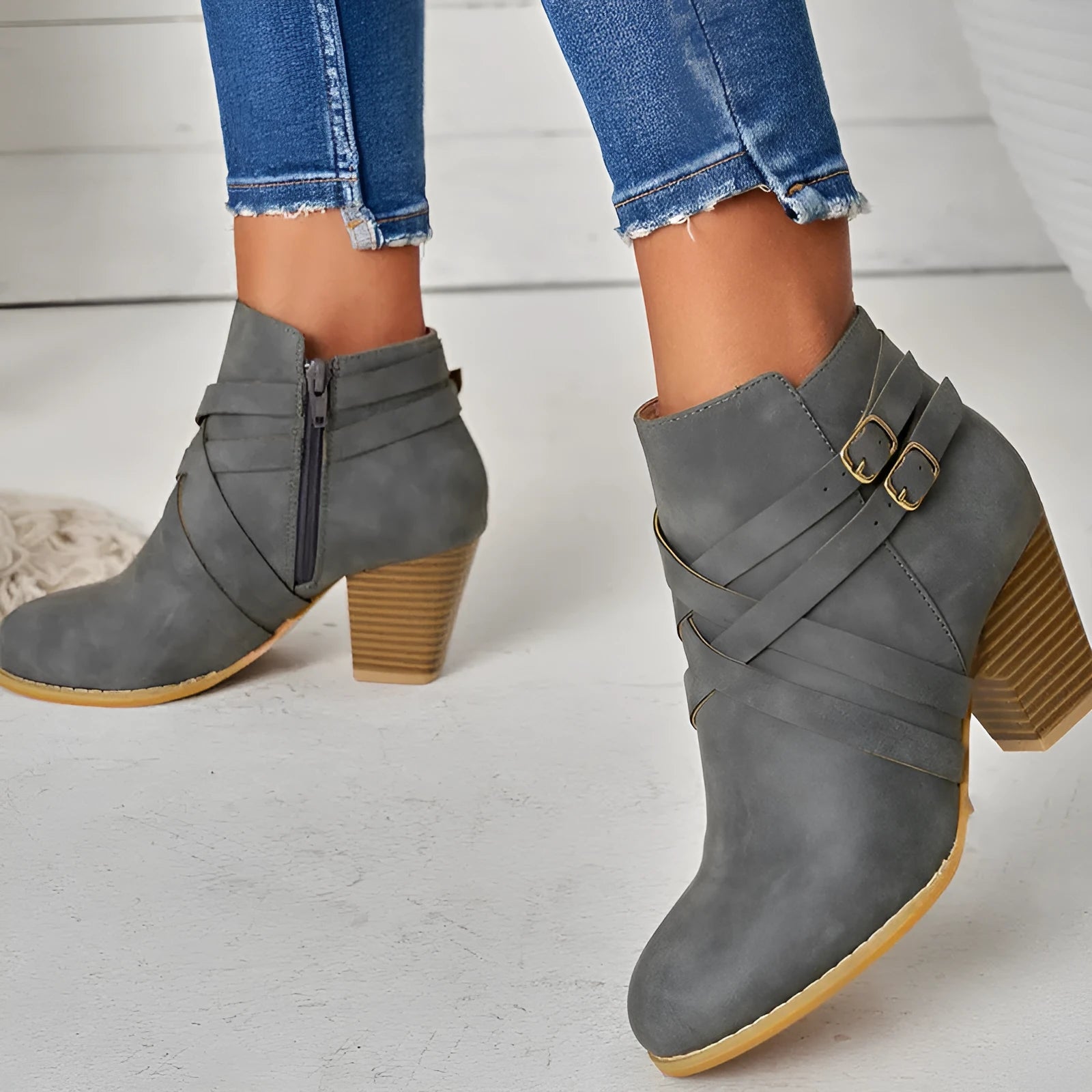 Plus size women's short boots with a 7cm heel in black, featuring a side zip and buckle.