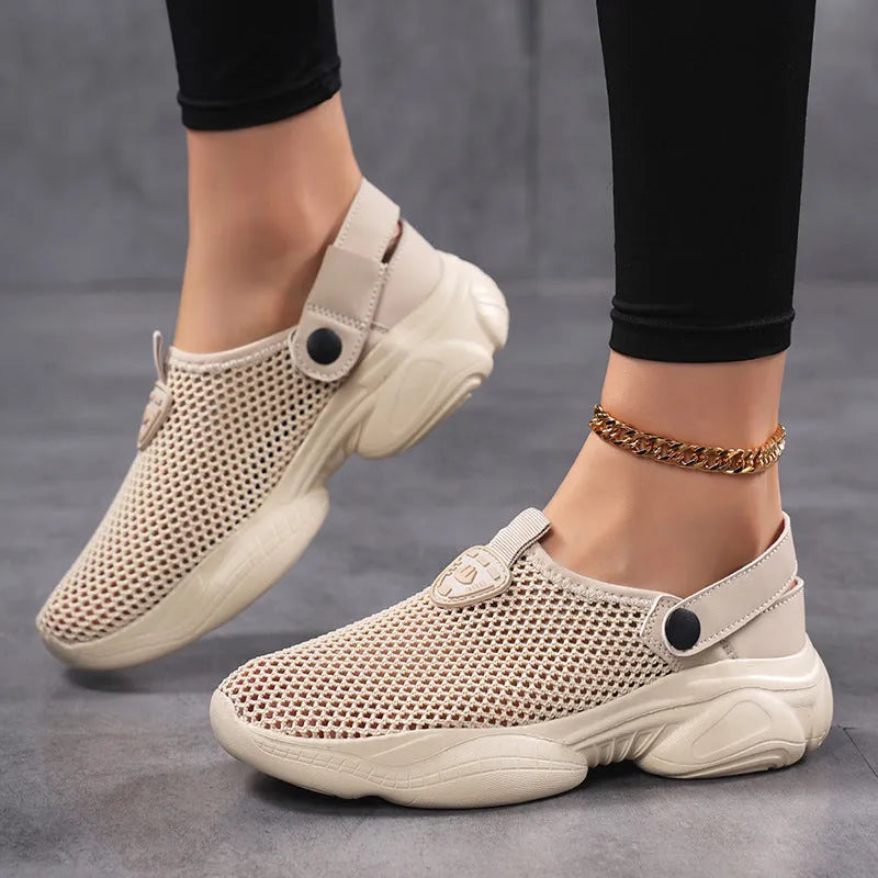 Women's black Flyknit casual sports sandals with round toe on a neutral background.