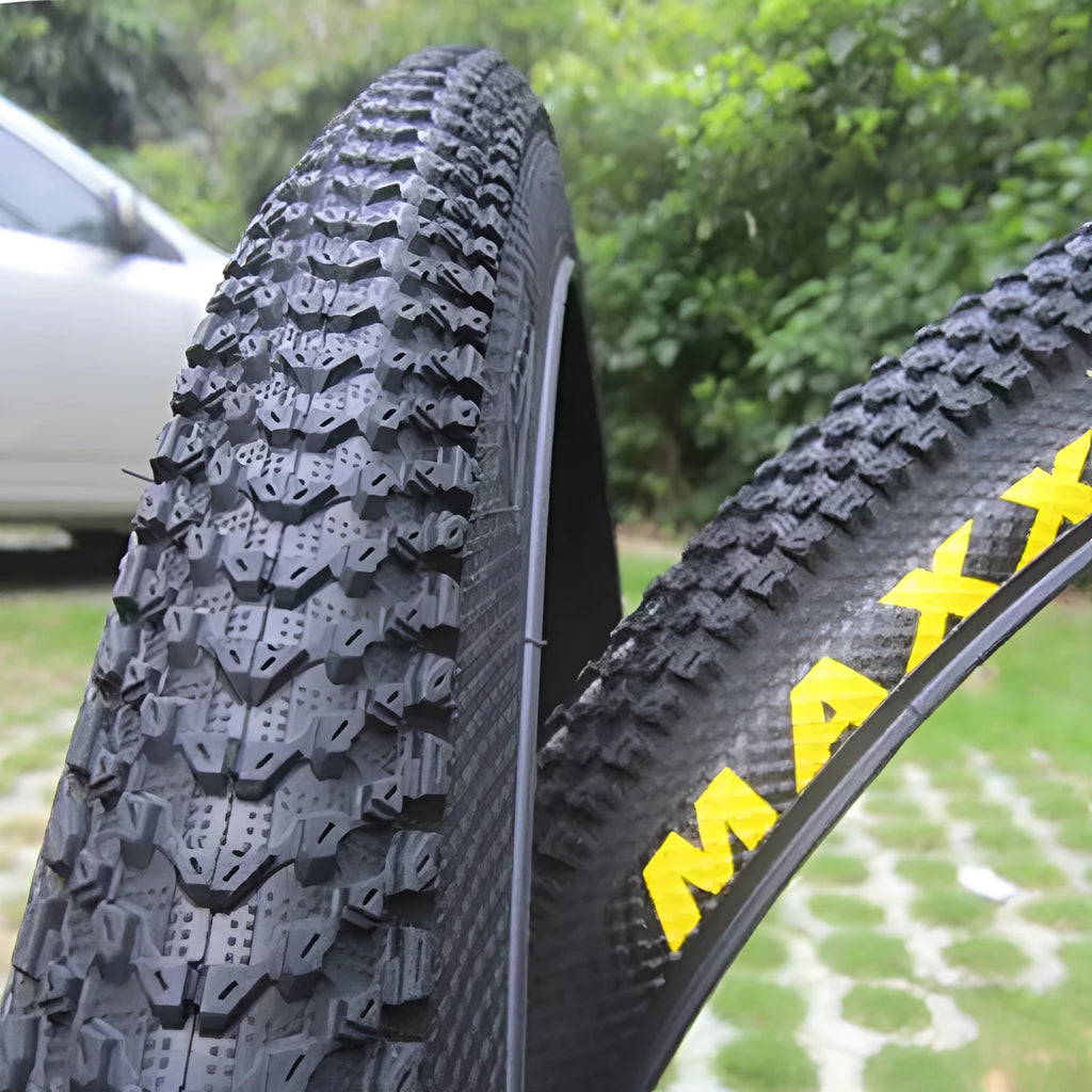 Mountain bike tyre with ultralight puncture-proof construction for 26, 27.5, and 29-inch wheels