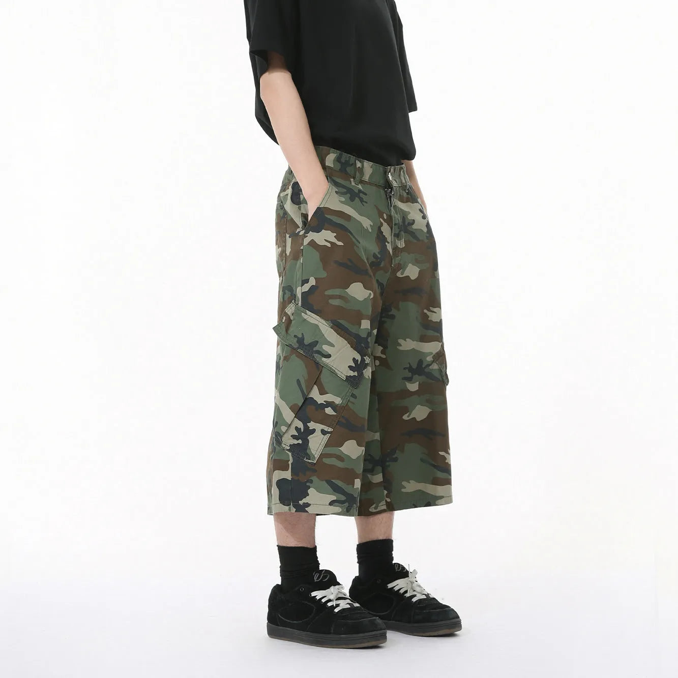 Men's cotton camouflage wide-leg loose fit cropped trousers with side stitching and large pockets