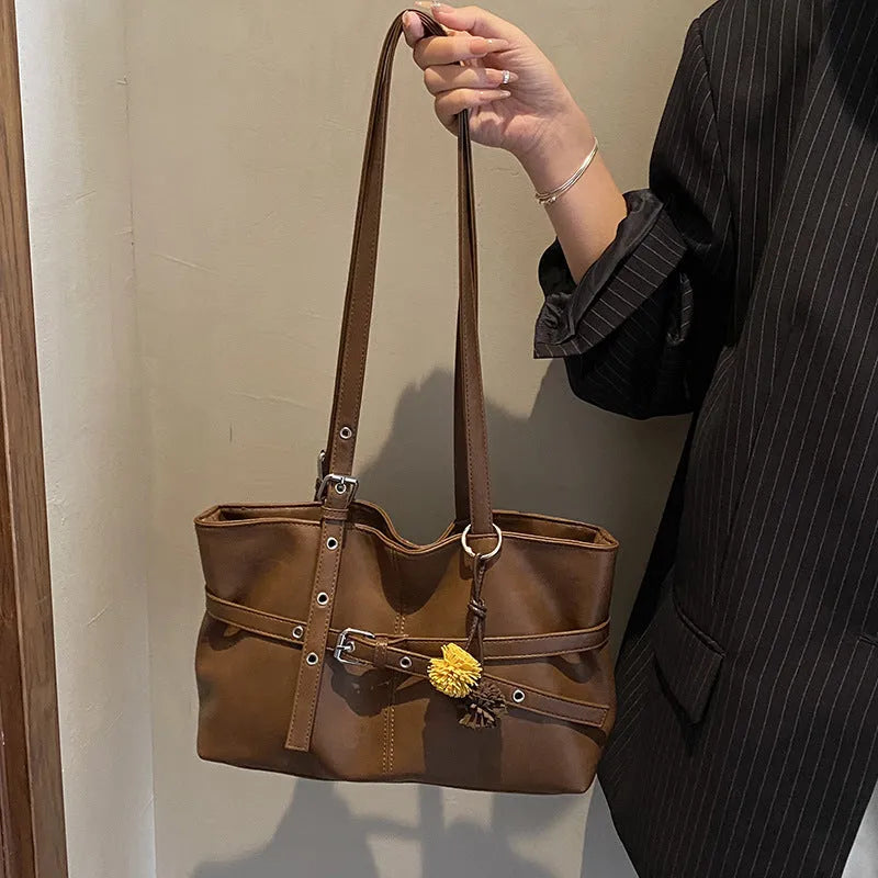 One-shoulder underarm retro commuter tote bag in Black PU with spliced detail and pendant