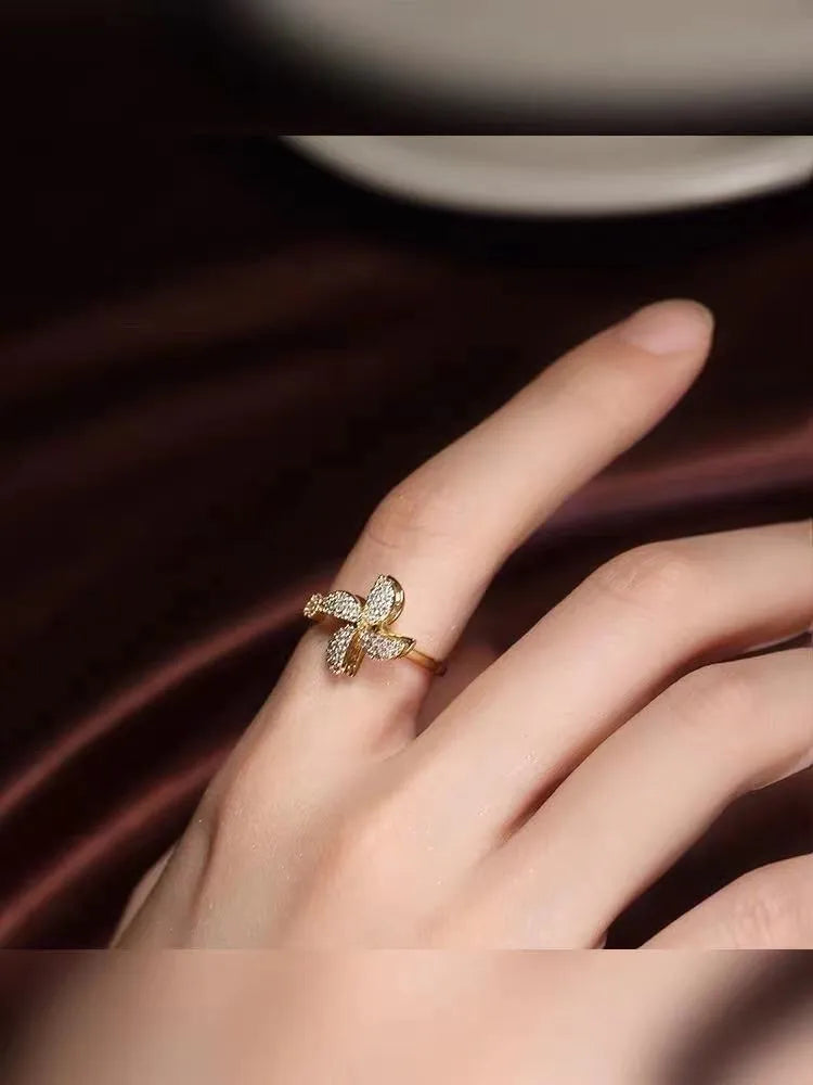 Women's geometric rotating ring with gold electroplated finish and circular decorative elements