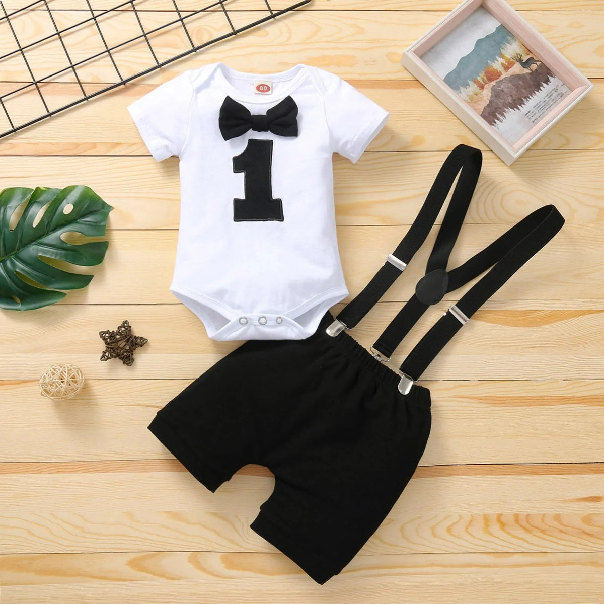 Men's white striped cotton blouse and pants set with removable hood and short sleeves.
