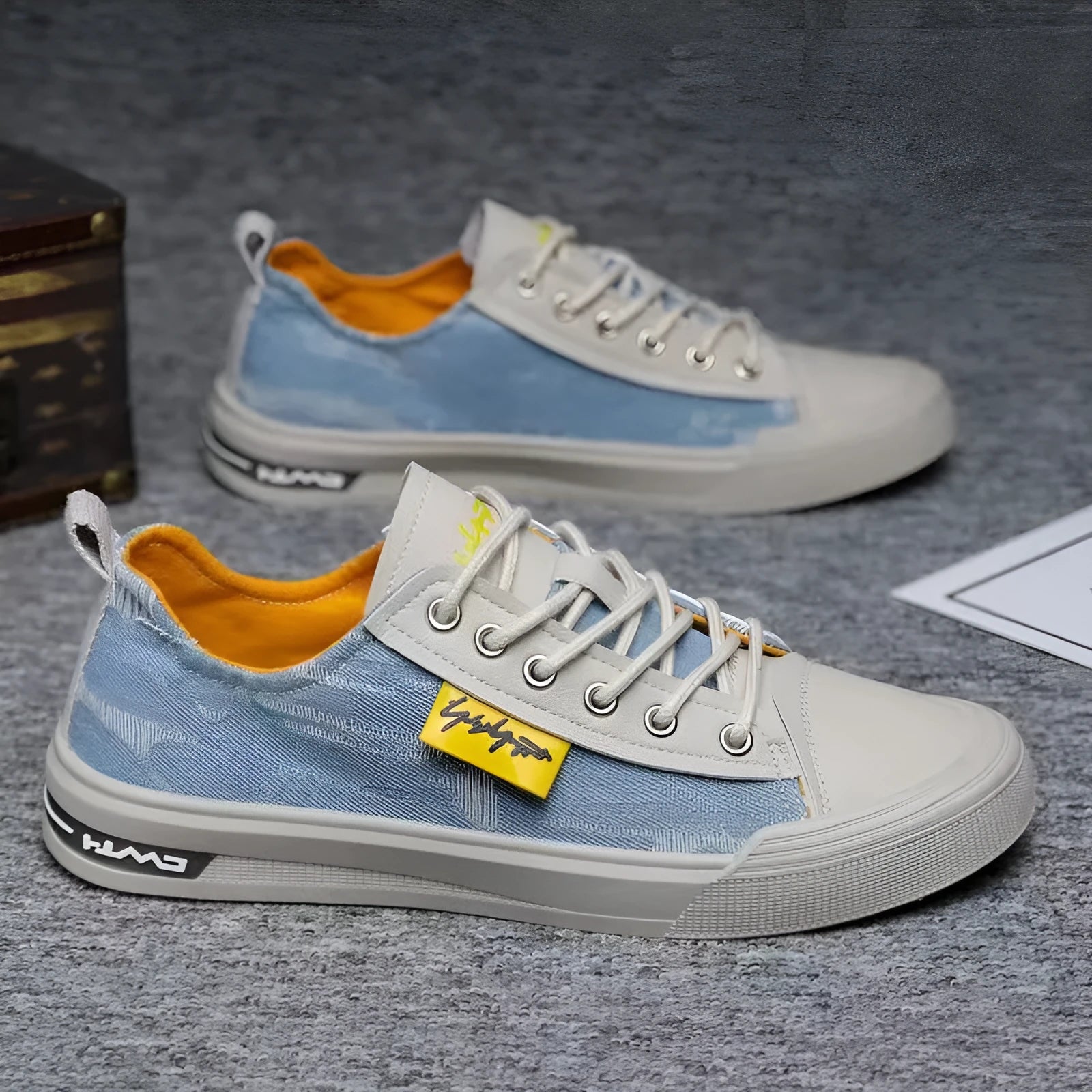 Men's round-toe canvas casual shoes in dark blue with lace-up front and rubber sole