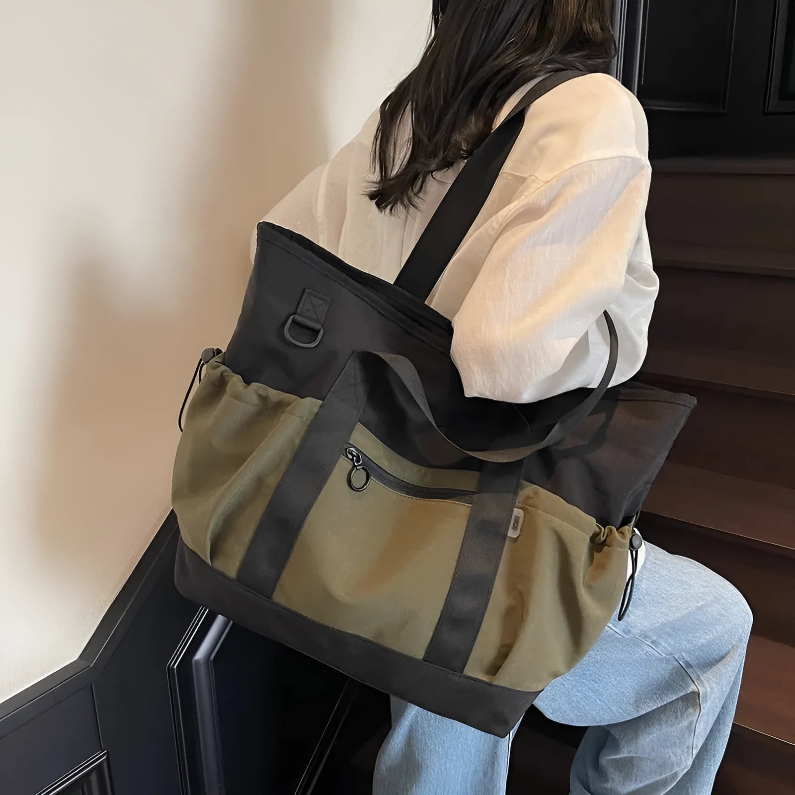 Women's lightweight oxford cloth travel and gym bag in grey colour with letter pattern