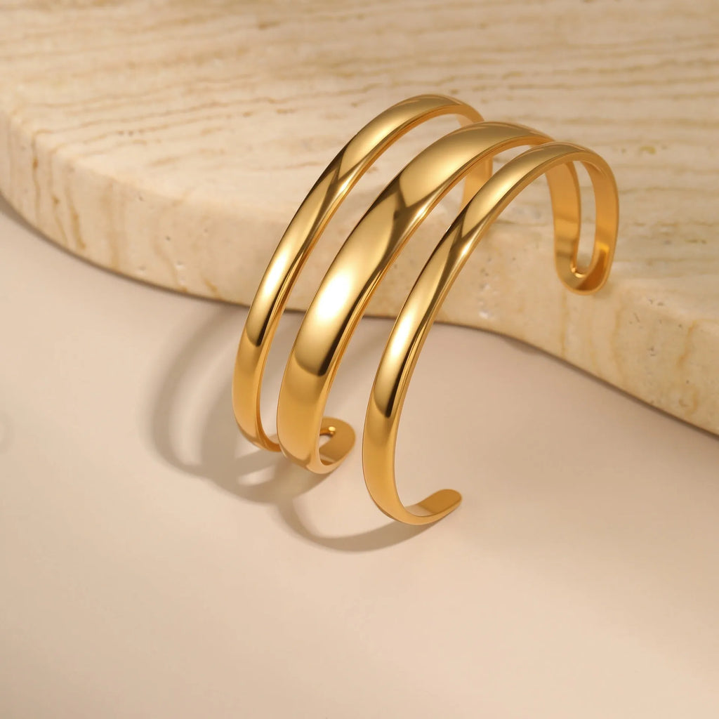 Geometric stainless steel bracelet for women with simple opening clasp in gold or steel colour