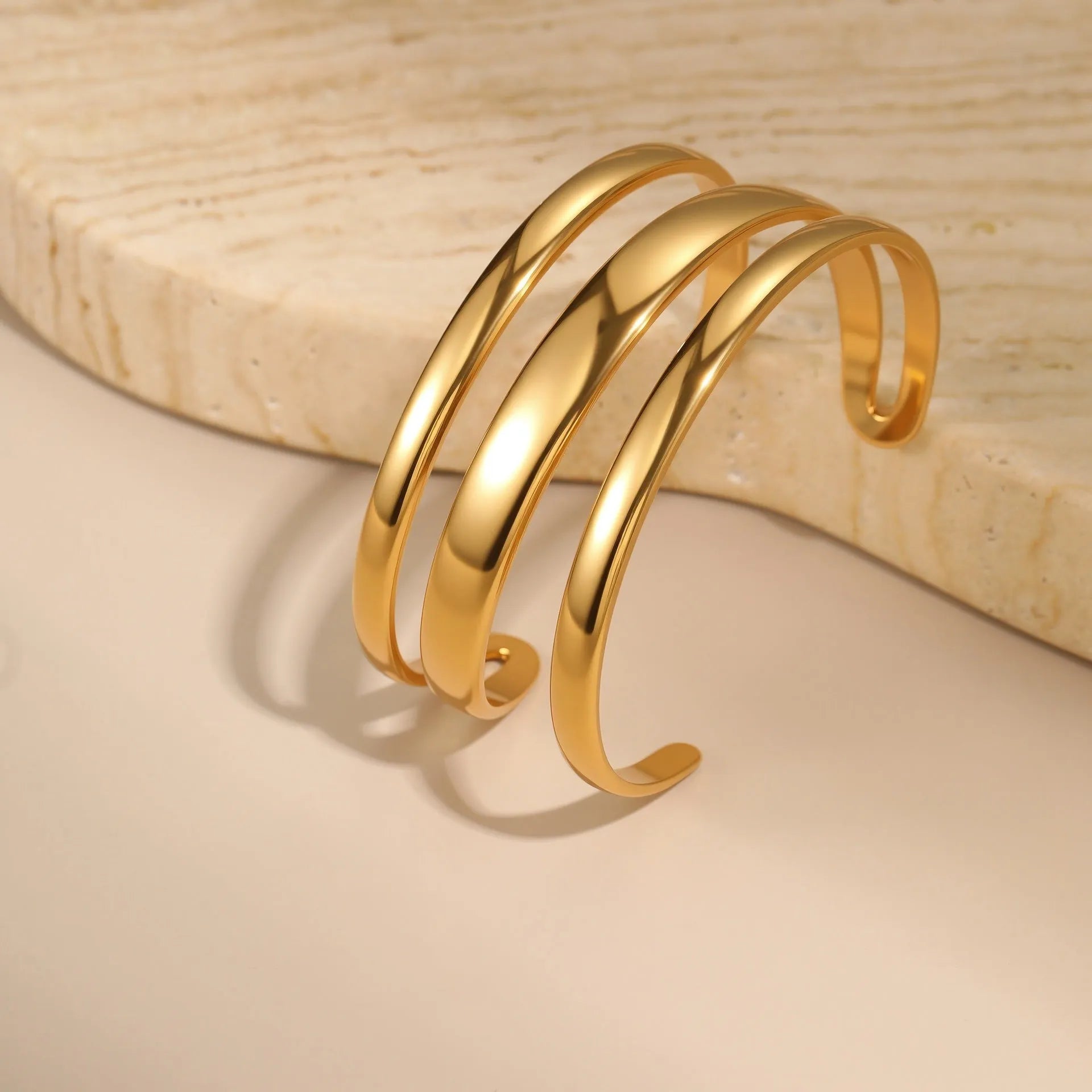Geometric stainless steel bracelet for women with simple opening clasp in gold or steel colour