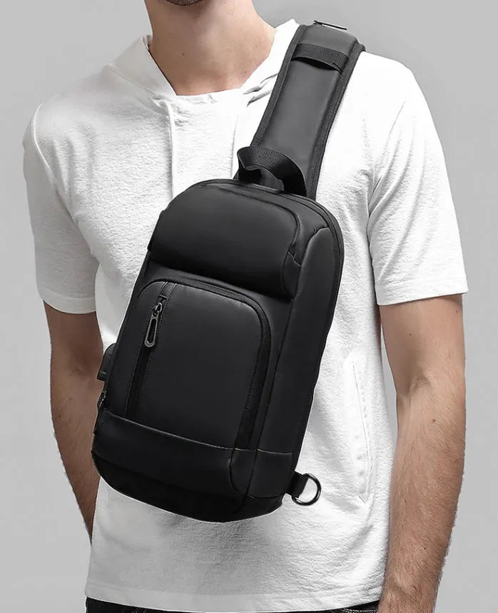 Black medium outdoor shoulder bag with air cushion strap and internal organisers