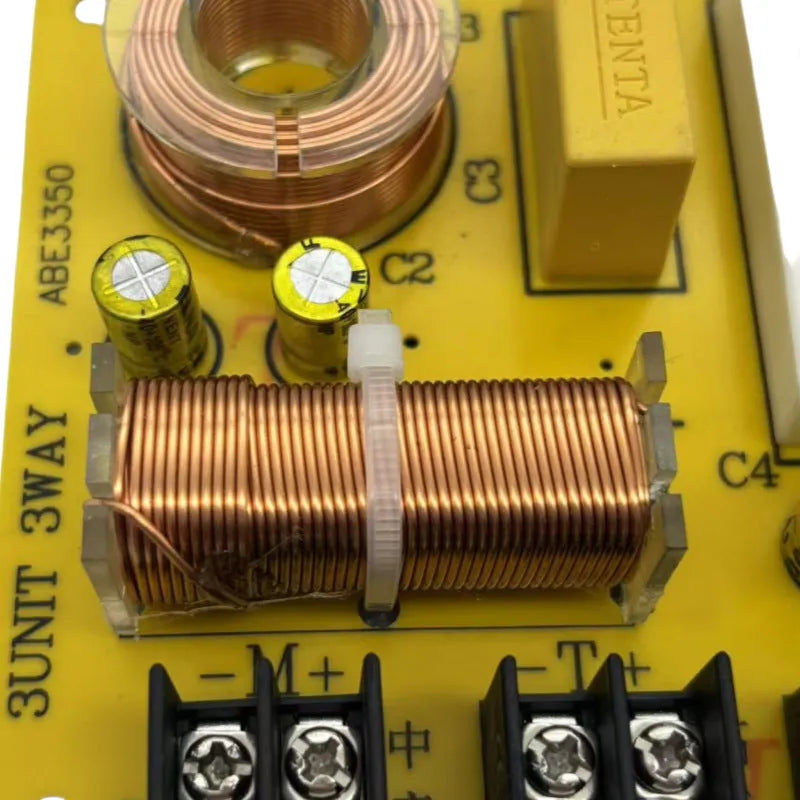 Three-way audio crossover with through-hole mounting, 400W power handling, and frequency split at 900Hz and 3750Hz
