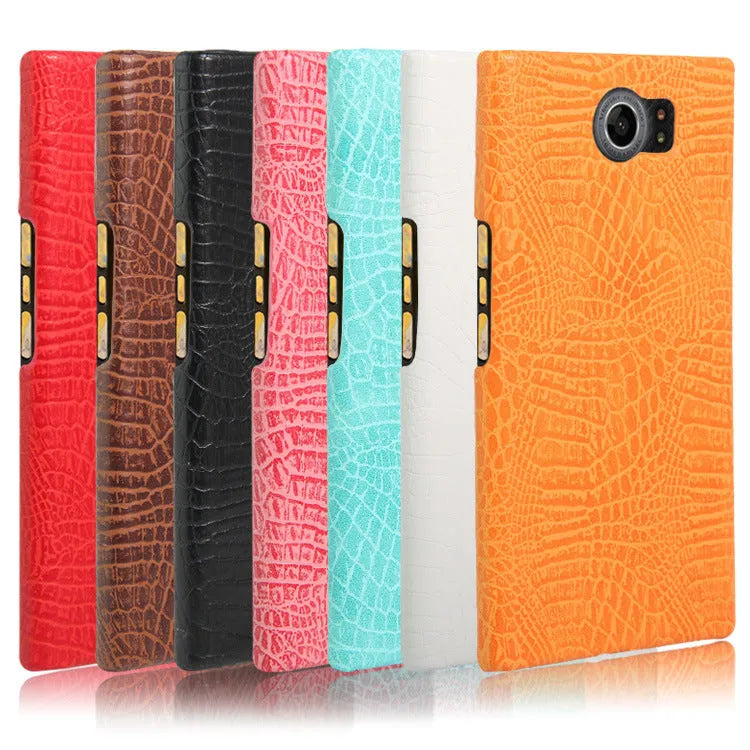 BlackBerry smartphone back cover case made of genuine leather and PC plastic in a choice of colours.