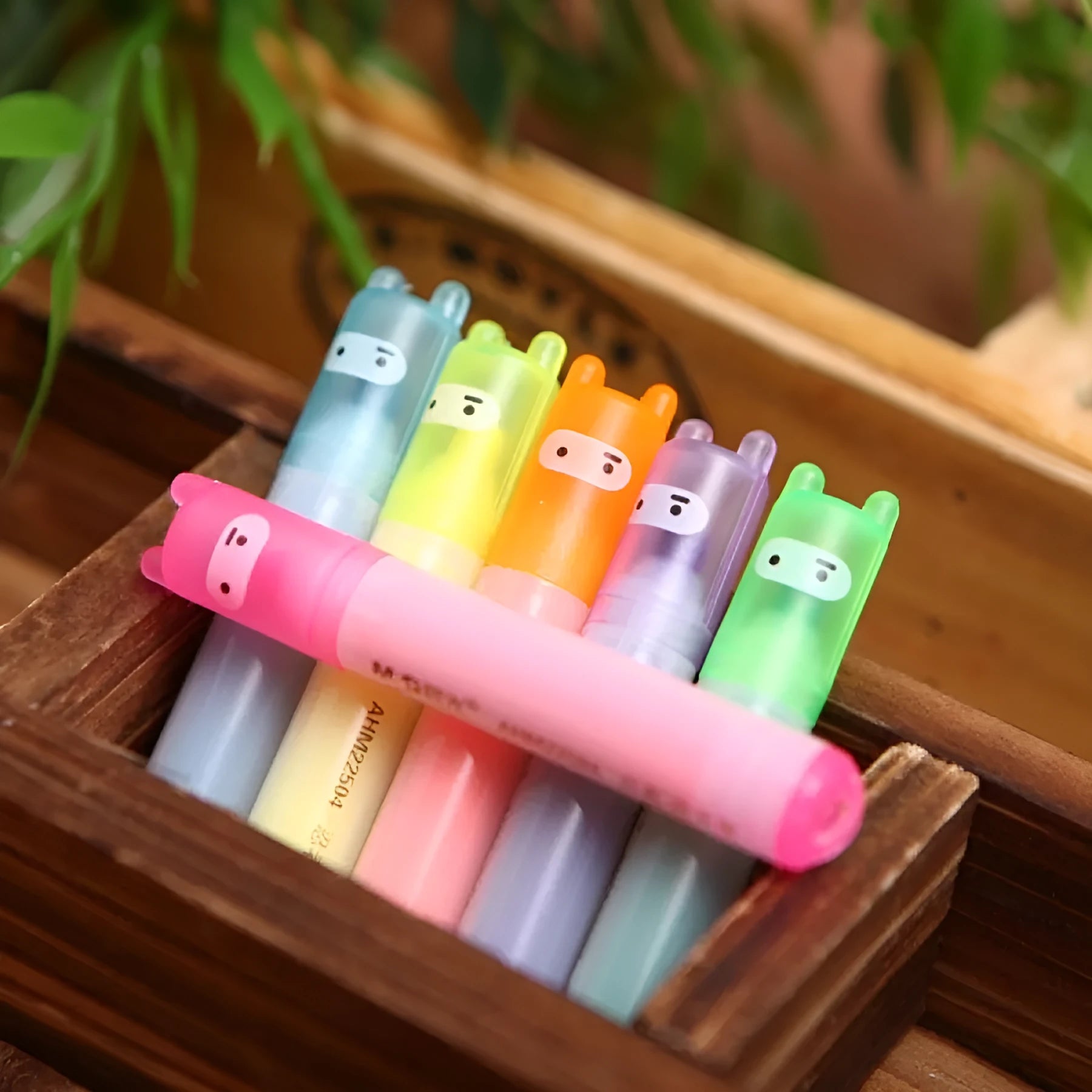 Set of six highlighter pens in different colours showing oblique tip design.