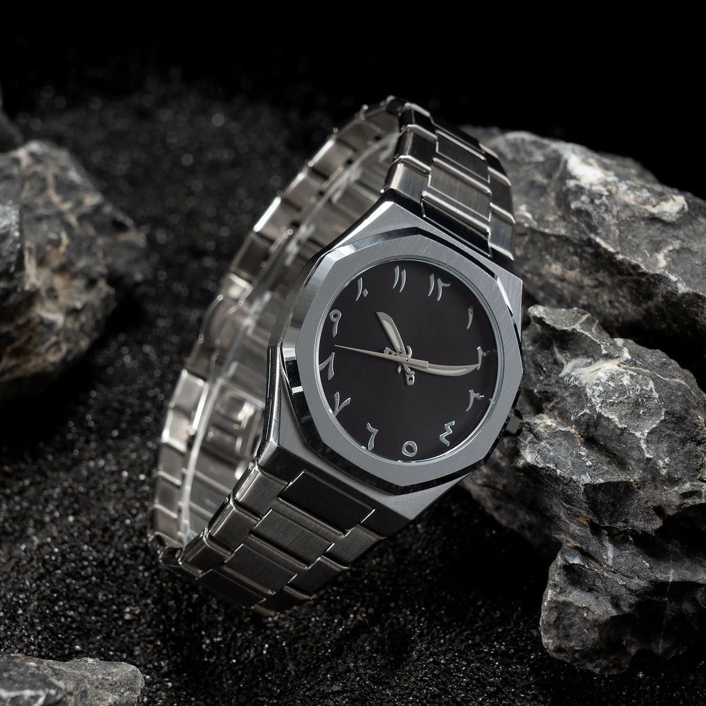 Men's business casual stainless steel quartz watch with 10mm thickness on wrist