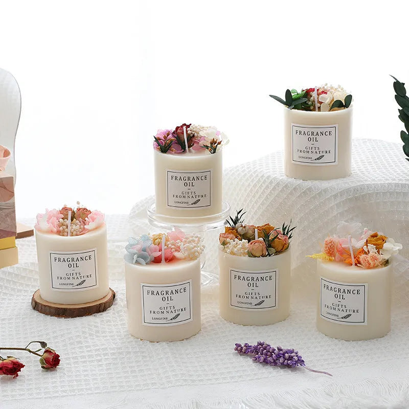 Dried flower decorative aromatherapy candle in gift box with wooden chip base.