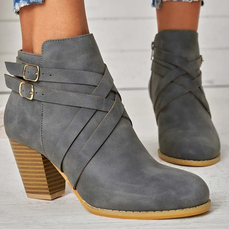 Plus size women's short boots with a 7cm heel in black, featuring a side zip and buckle.
