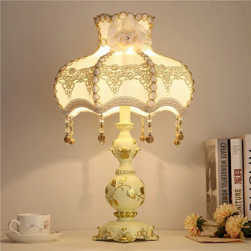 European-style bedroom table lamp with resin holder, three switch options, 220V, EU or US outlet