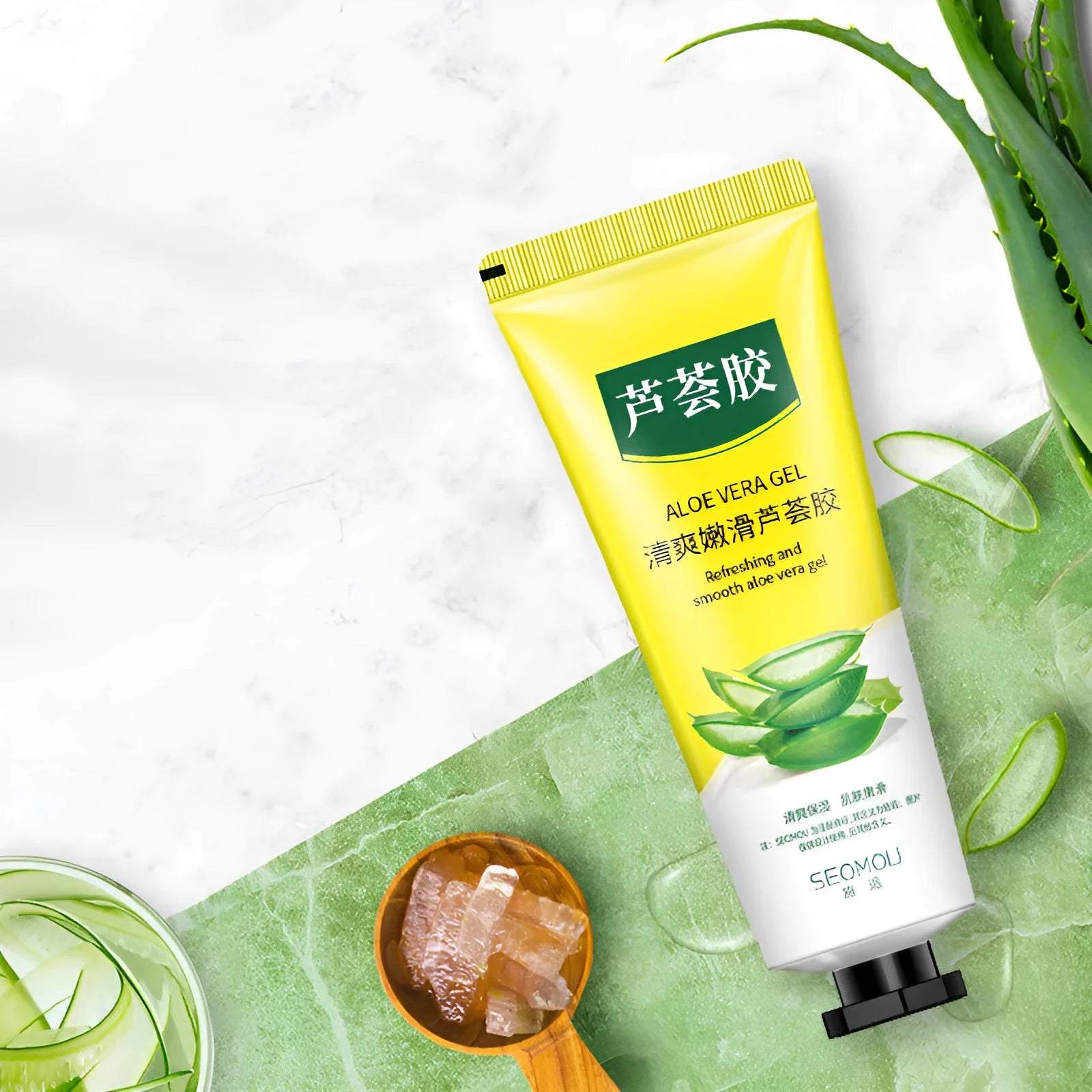 Refreshing moisturising aloe vera gel 30g tube clear and smooth emulsion for all skin types