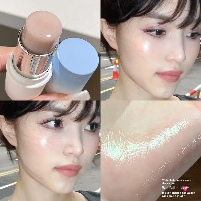 Fake Plain Face Water Light Highlighter compact in natural colour, 6g net content.
