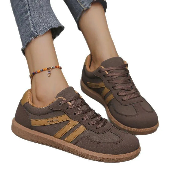 Women's retro casual training sneakers in a low-top style with a lace-up front and round toe.