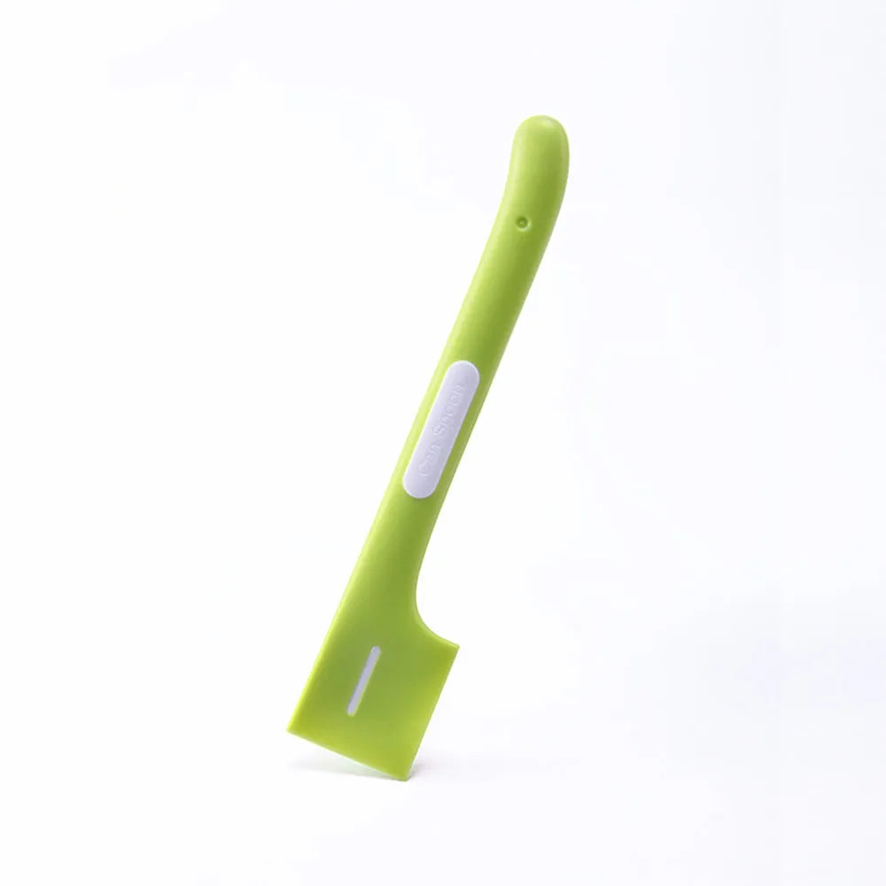 Long-handled green pet feeding spoon for canned cat and dog food with right-angle design