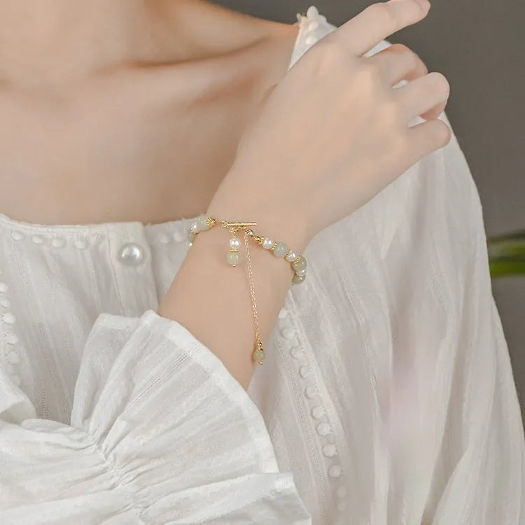 Hetian jade bracelet with gold electroplated alloy clasp and round pearl pendant