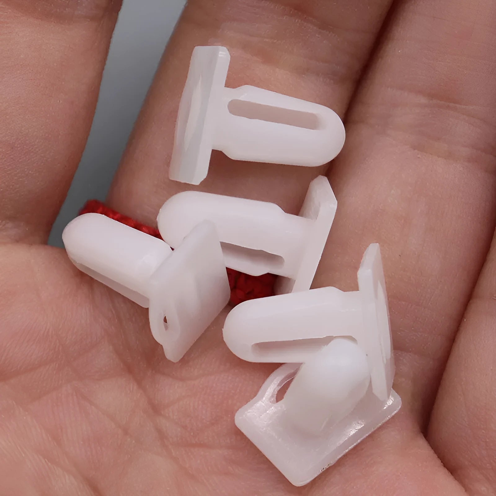 D318 style PA66 plastic automobile trim clips and push rivets, pack of 60 pieces.