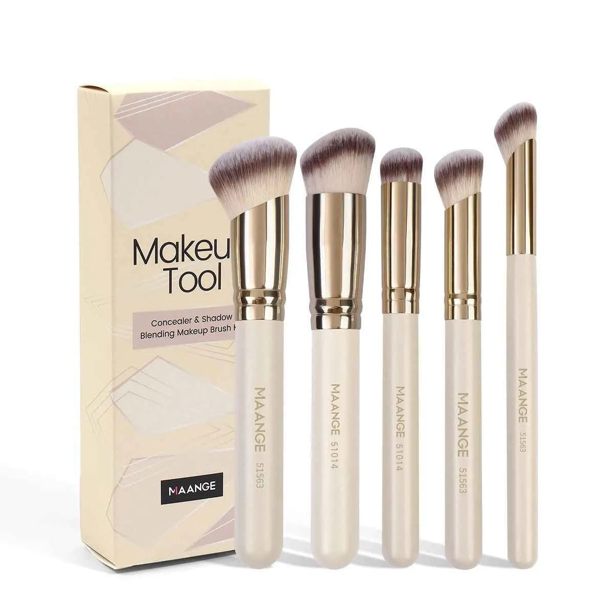 Apricot-coloured angled synthetic makeup brush from a five-piece MAANGE set for blush and powder application.